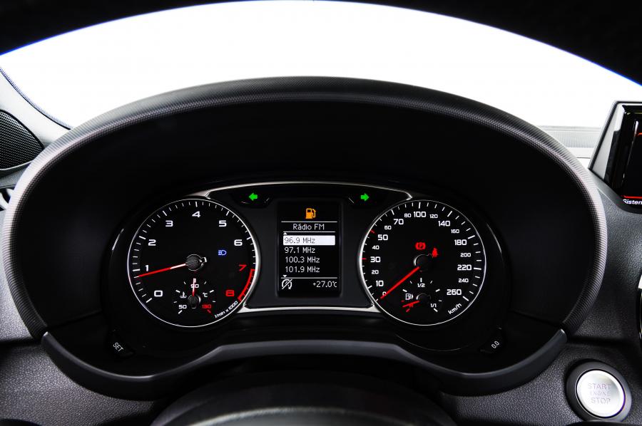 Панель приборов Audi A1 Sportback TFSI S-Line (8X) 2016 года  (LA) (фото 12 из 12)